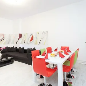 Labyrinth Apartment